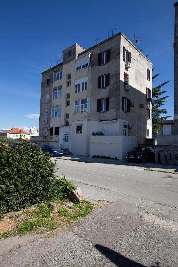 Appartement Ms 3br Near Kolovare *